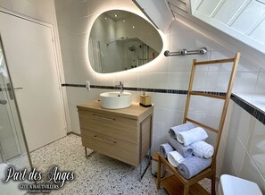 Shower, free toiletries, hair dryer, towels - Part des Anges, Gîte Hautvillers (Hautvillers)