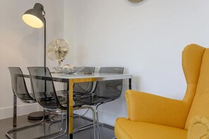 Apartment | Dining - Gorgeous Duplex Near Canary Wharf, Excel & O2 (London)