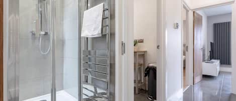 Appartamento | Bagno | Doccia, asciugamani