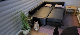 Fin leilighet i stille og rolig område med gratis privat parkering!