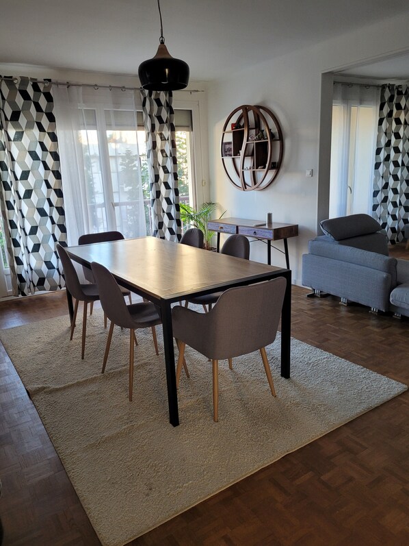 تناول الطعام