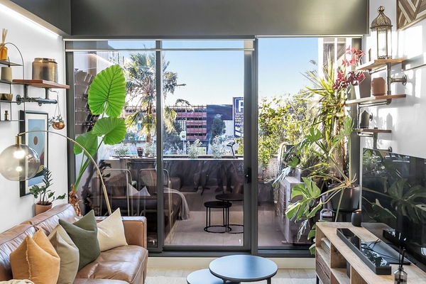 Smart-TV, bøker og PC-skjermer