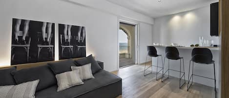 Panoramic Condo | Living area