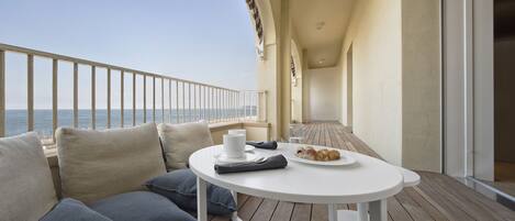 Luxury Condo | Terrace/patio