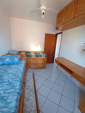 2 slaapkamers, een strijkplank/strijkijzer, gratis wifi, beddengoed