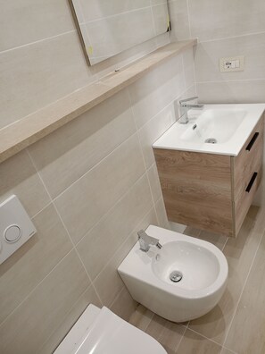 Free toiletries, hair dryer