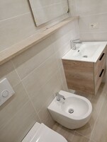 Free toiletries, hair dryer