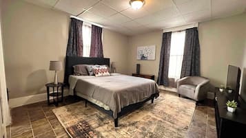 1 bedroom, desk, iron/ironing board, WiFi