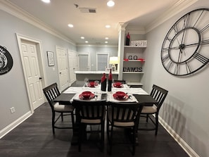 Dining - Georgia Dawg House! Game weekend, business travel, this condo has it all!  (Athens)