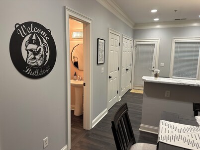Georgia Dawg House! Game weekend, business travel, this condo has it all!