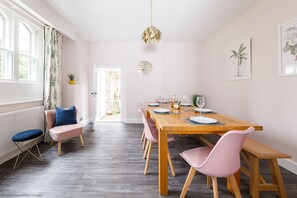 Dining - Cloisters Cottage -  a cottage that sleeps 6 guests  in 3 bedrooms (Chichester)