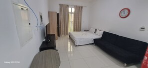 Iron/ironing board, WiFi, bed sheets - Low-Priced Studio for Rent in Dubai (Dubai)