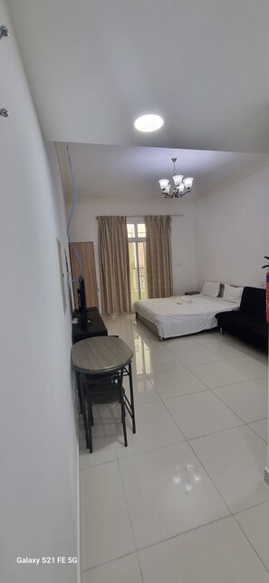 Iron/ironing board, WiFi, bed sheets - Low-Priced Studio for Rent in Dubai (Dubai)