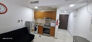 Private kitchen - Low-Priced Studio for Rent in Dubai (Dubai)