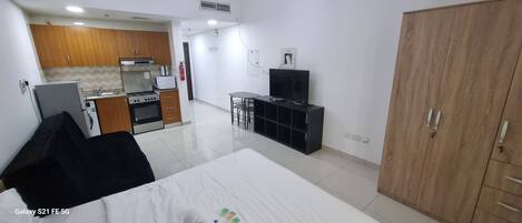 Iron/ironing board, WiFi, bed sheets