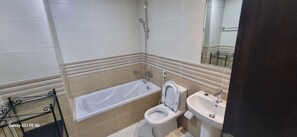 Hair dryer, towels, soap, shampoo - Low-Priced Studio for Rent in Dubai (Dubai)