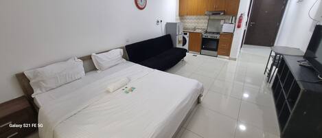 Iron/ironing board, WiFi, bed sheets