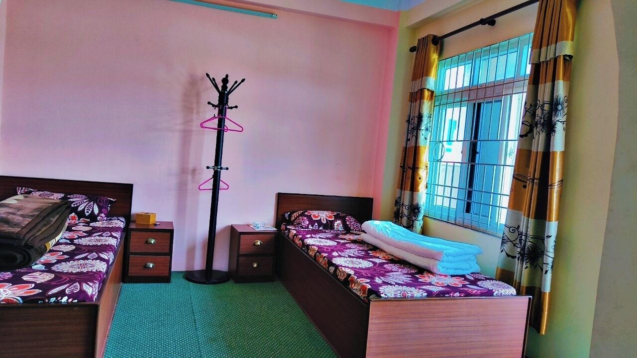 4 habitaciones, tabla de planchar con plancha, wifi y ropa de cama 