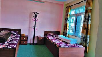 4 makuuhuonetta, silitysrauta/-lauta, Wi-Fi, vuodevaatteet