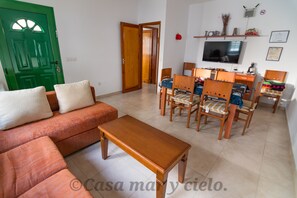 Smart TV - Just 80 meters from the beach and center, ideal for families. (Playa Blanca)