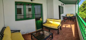 Terrace/patio - Just 80 meters from the beach and center, ideal for families. (Playa Blanca)