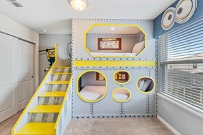 8 habitaciones, escritorio y tabla de planchar con plancha 