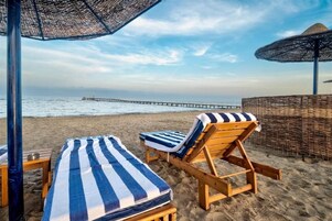 私家海滩、沙滩椅、海滩遮阳伞、沙滩毛巾