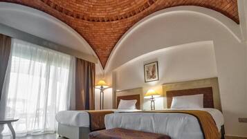 Minibar, Zimmersafe, Schreibtisch, schallisolierte Zimmer