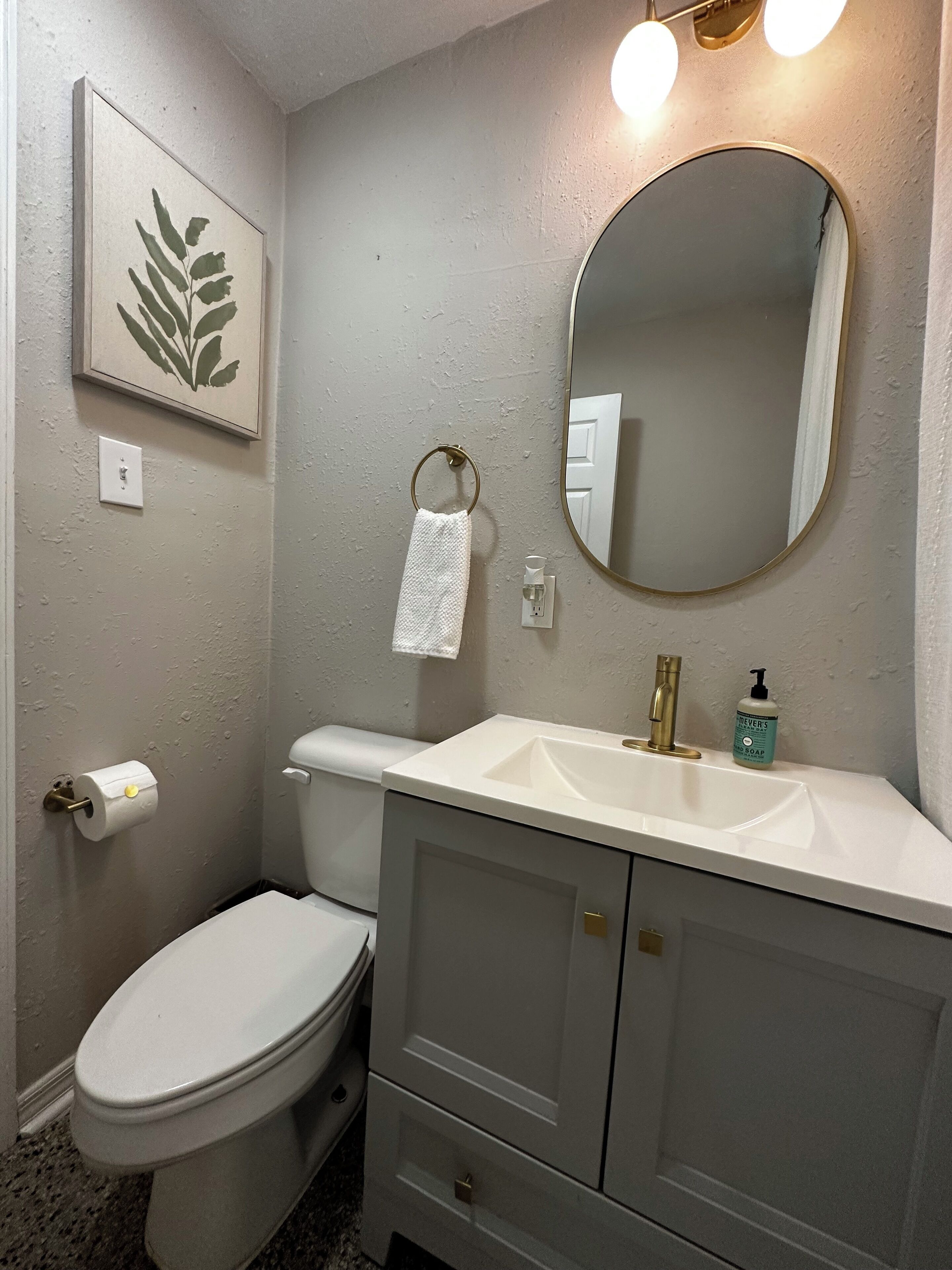 Towels, soap, shampoo, toilet paper