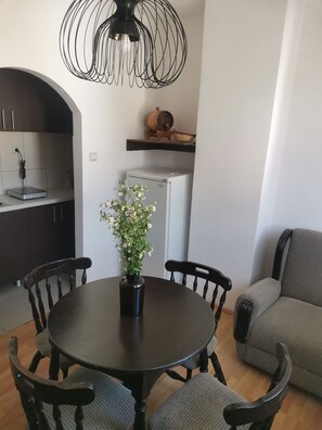Dining - FARIS is a bright centrally located apartment with nice danube and city view (Donji Milanovac)
