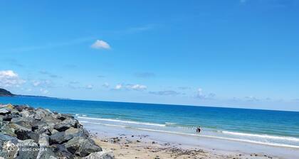 A 100 mĂštres de la plage