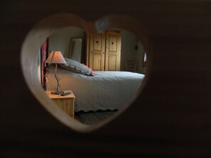 2 habitaciones, cuna de viaje, wifi gratis y ropa de cama