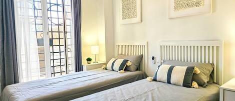 2 室のベッドルーム、セーフティボックス (室内)、アイロン / アイロン台、WiFi (無料)