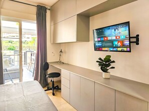 2 bedrooms, in-room safe, iron/ironing board, free WiFi