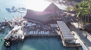 A beachside resort with a pool area, lounge chairs, and a bar. - Hotel boca del mar Bocachica playa (Boca Chica)
