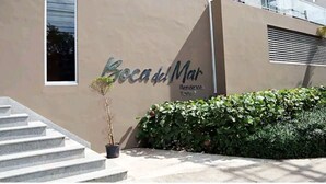 A building with a sign reading "Boca del Mar Residences Torre II". - Hotel boca del mar Bocachica playa   (Boca Chica)