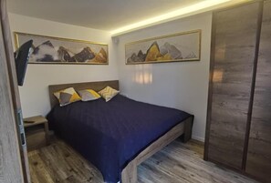 2 bedrooms, WiFi, bed sheets