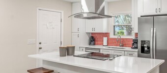 Pet-Friendly Bungalow Near Parris Island, Downtown Waterfront & Parks