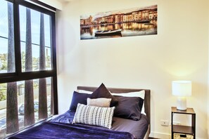 2 makuuhuonetta, silitysrauta/-lauta, Wi-Fi, vuodevaatteet