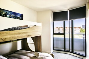 2 bedrooms, iron/ironing board, WiFi, bed sheets - Contemporary Comfort (Footscray)