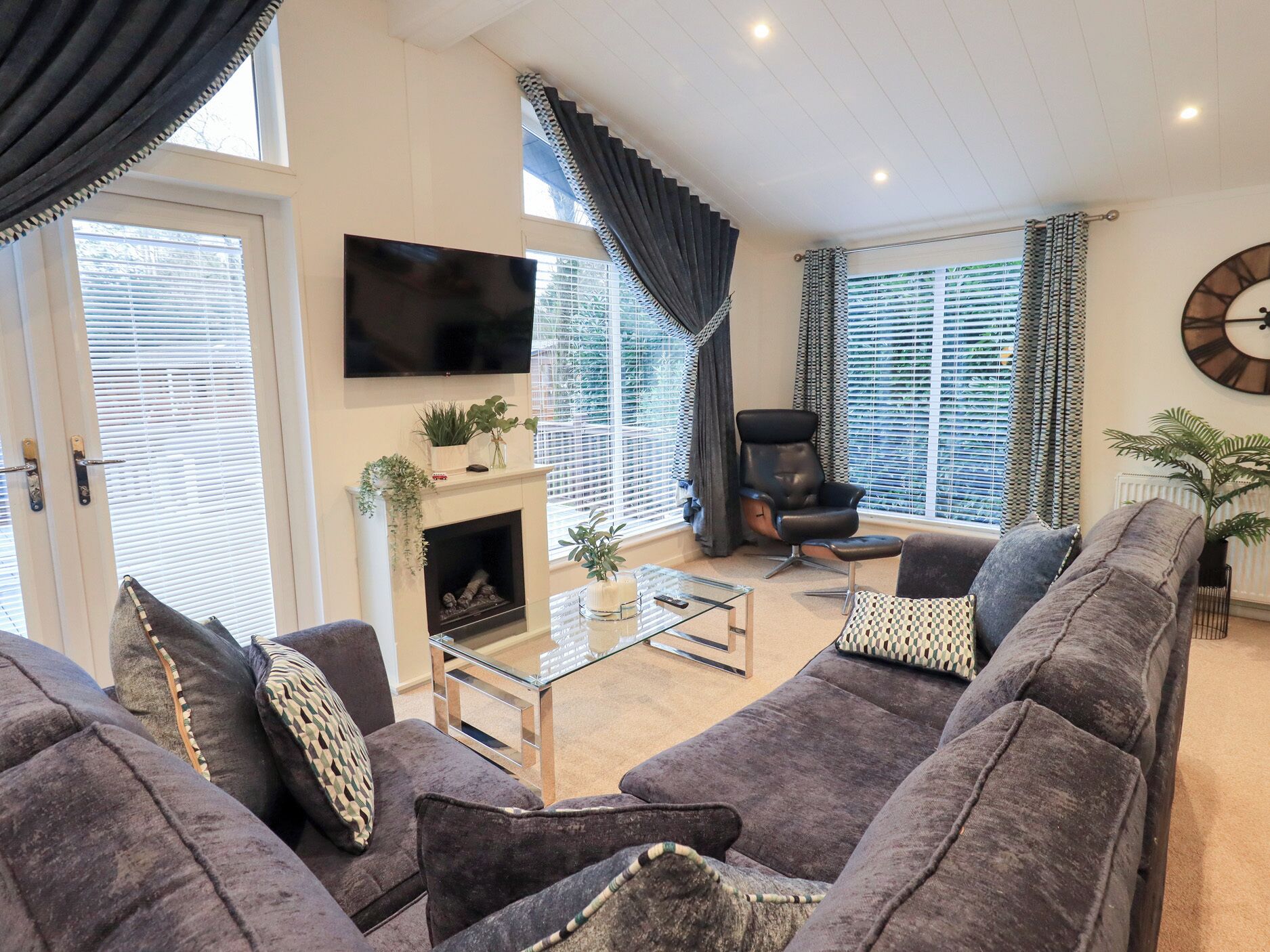 Unique Luxury Lodge, Family Friendly, With Pool In Windermere - Hawkshead
