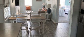 3 blocks from Taylors Creek, 1 mile from Beaufort waterfront and boat ramp
