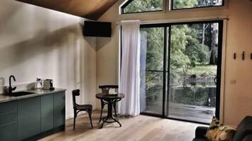 Smart TV, books, stereo