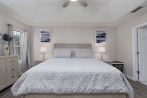 3 bedrooms, iron/ironing board, WiFi, bed sheets - Tastefully remodeled and furnished home in the heart of Brownsville. (Brownsville)