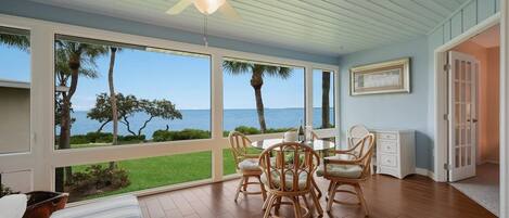 Condo, 2 Bedrooms | Dining