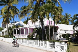 House, 3 Bedrooms | Exterior