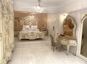 2 bedrooms, in-room safe, free WiFi, bed sheets - Panoramic Nile and pyramids view vintage apartment  (Giza, Giza Governorate, Egypt)
