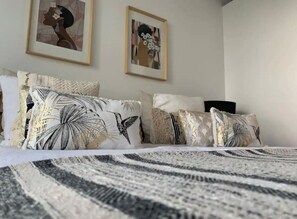 4 Schlafzimmer, Schreibtisch, Bügeleisen/Bügelbrett, WLAN