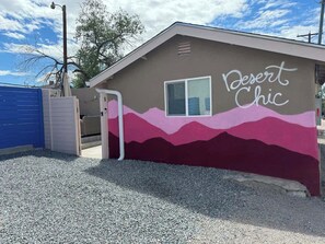 Exterior - Desert ChiC-East Downtown Casita+HoTub+No Pet Fee! (Albuquerque)