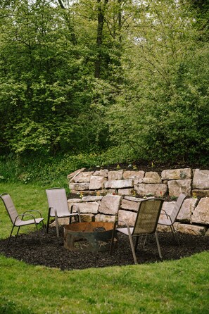 Property grounds - Come Visit “Mint To Be”
 (Somerset)